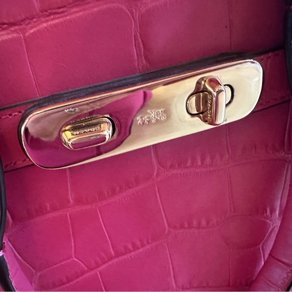 NWT Coach Swagger 27 Dahlia Pink Croc-Embossed crossbody purse/satchel. - Picture 6 of 12